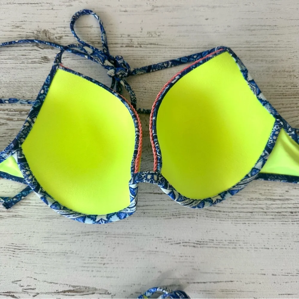 VICTORIA’S SECRET Boho Bandanna Print Embroidered Halter String Bikini 34C Med